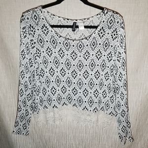 H&M L Black & White Pattern Blouse